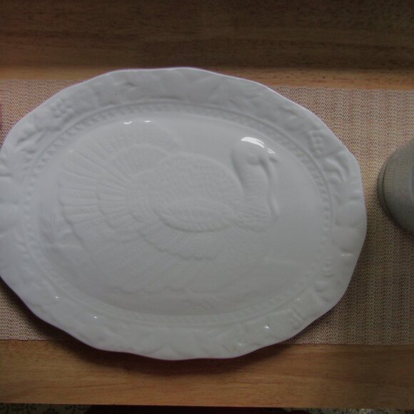 Extra Large Turkey Platter White Embossed Porcelain 18" x 14" - Picture 4 of 9